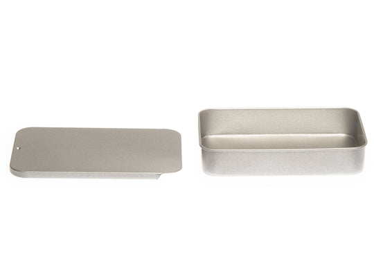 Boîte métallique rectangulaire argentée avec couvercle coulissant