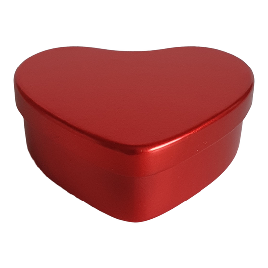 Boîtes métalliques en forme de cœur rouge