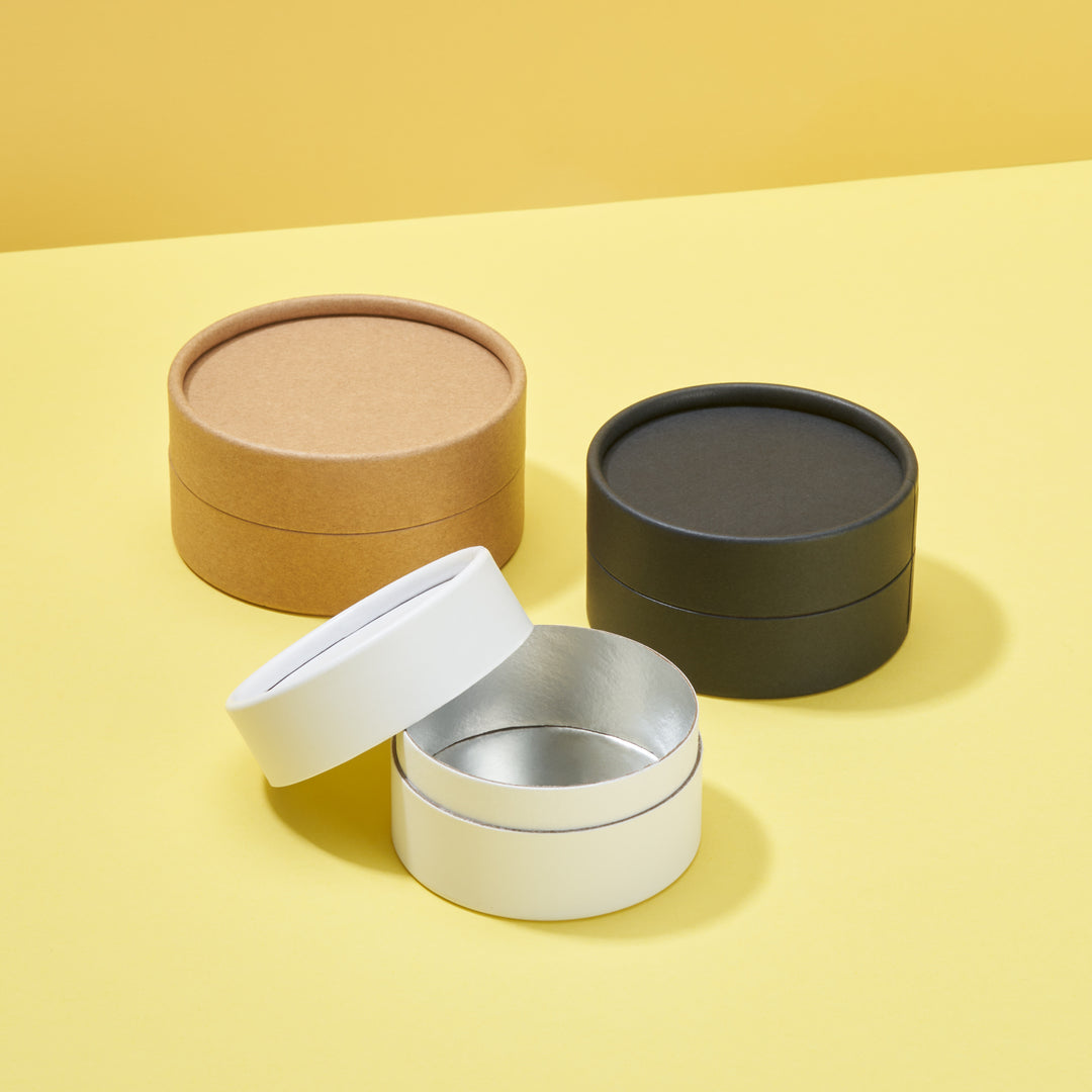 Pots en carton avec une pellicule protectrice intérieure, disponibles en noir, blanc et kraft brun