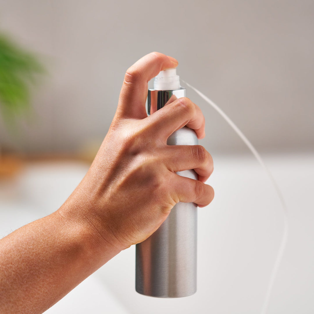 Utilisation d'un bouchon spray sur une bouteille en aluminium"