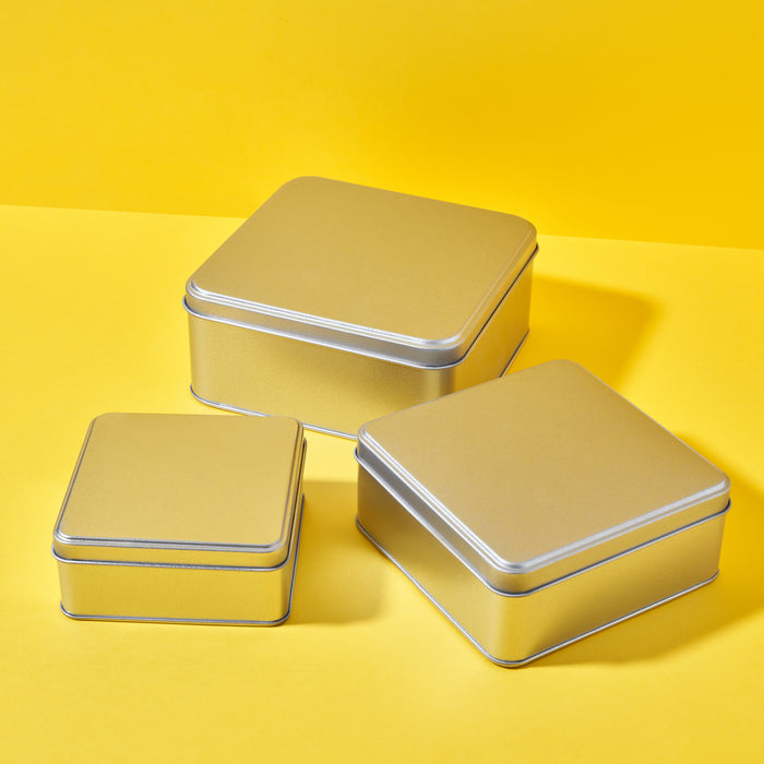 Boîte métallique carrée et plate avec couvercle coiffant